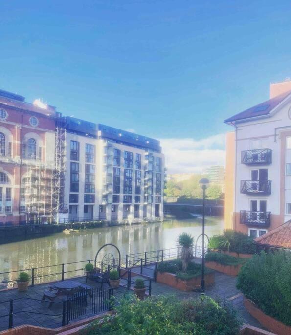 Quiet Riverside With Views And Parking- Hopewell Apartament